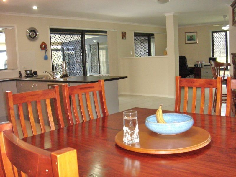 5 Moreton Court, Southside QLD 4570