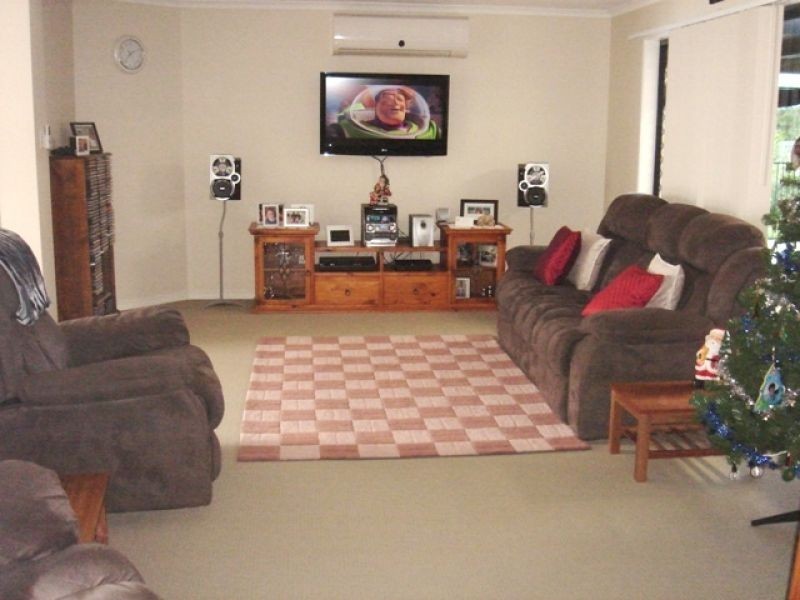 5 Moreton Court, Southside QLD 4570