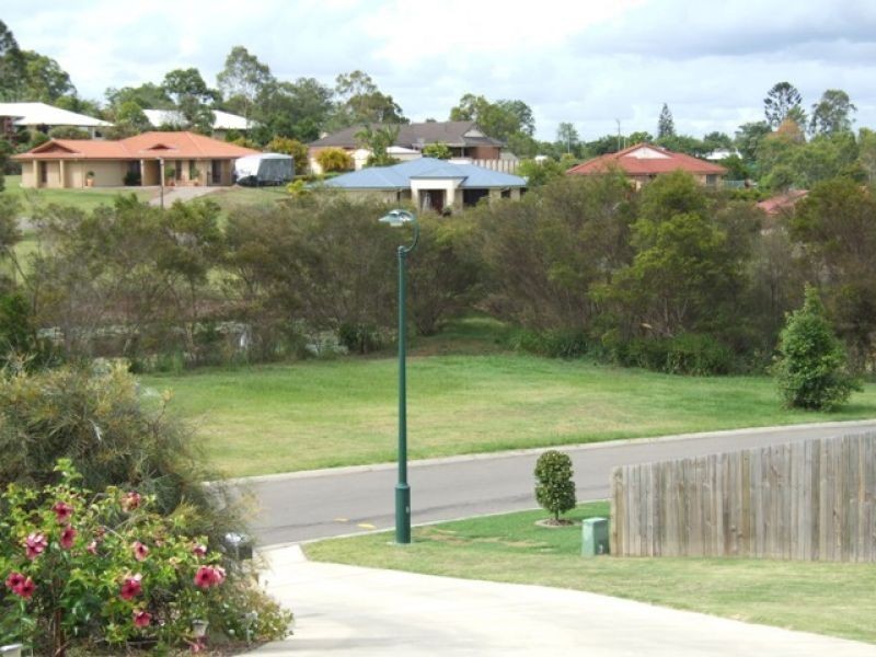 5 Moreton Court, Southside QLD 4570