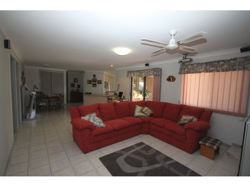 13 Crystal Court, Southside QLD 4570