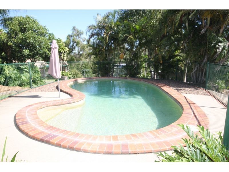 13 Crystal Court, Southside QLD 4570