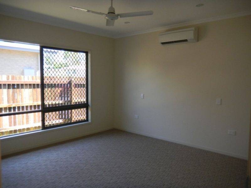 2, 7 Rocklea Drive, Southside QLD 4570
