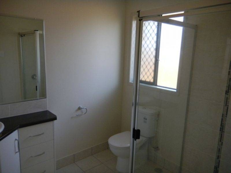 2, 7 Rocklea Drive, Southside QLD 4570