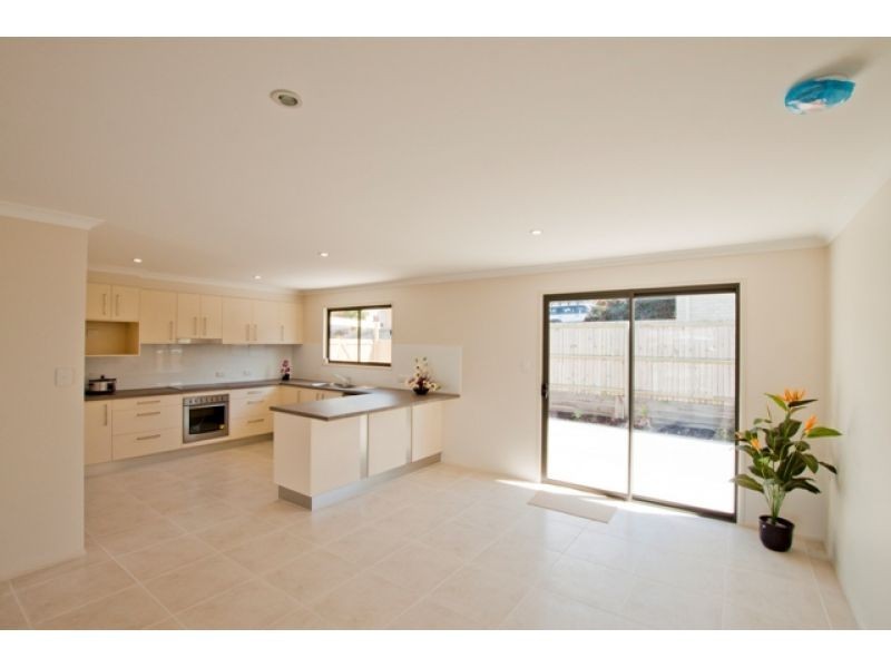 2 Suncrest Court, Southside QLD 4570