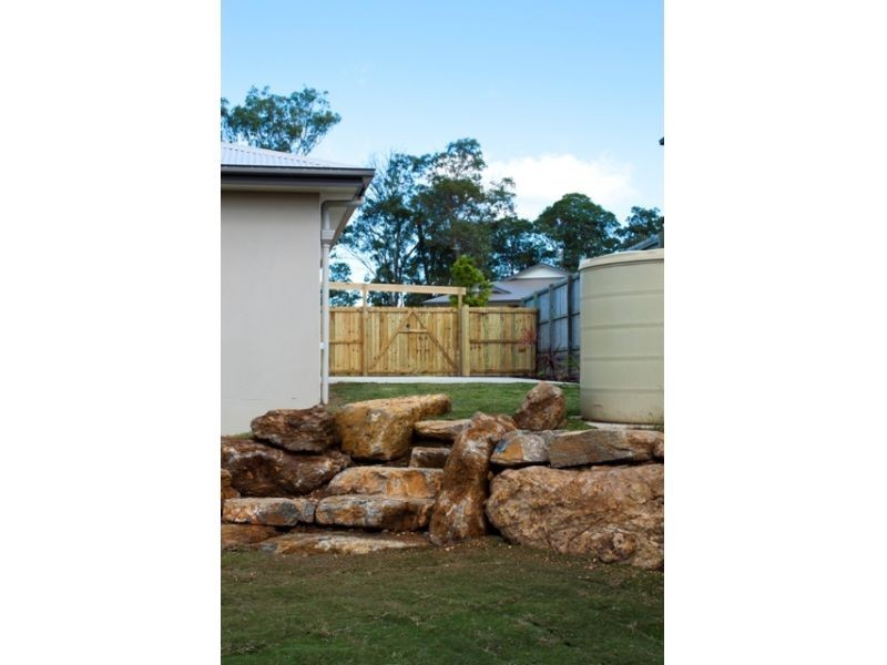 2 Suncrest Court, Southside QLD 4570