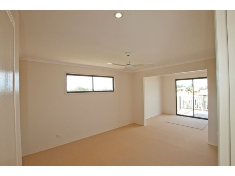 2 Suncrest Court, Southside QLD 4570