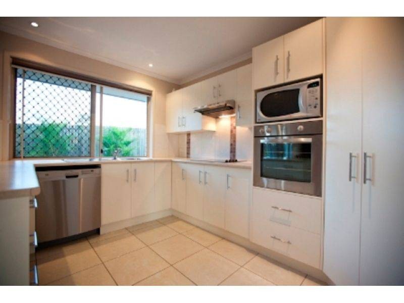 10 Rosewood Court, Southside QLD 4570