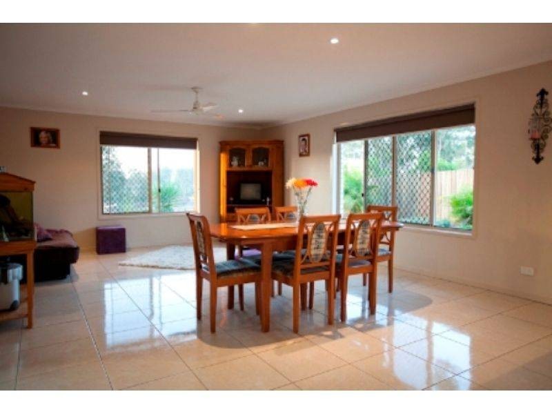 10 Rosewood Court, Southside QLD 4570