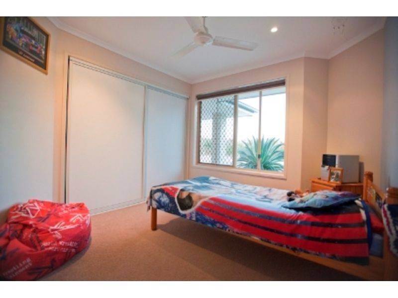 10 Rosewood Court, Southside QLD 4570