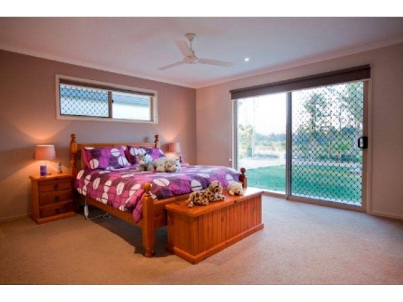 10 Rosewood Court, Southside QLD 4570