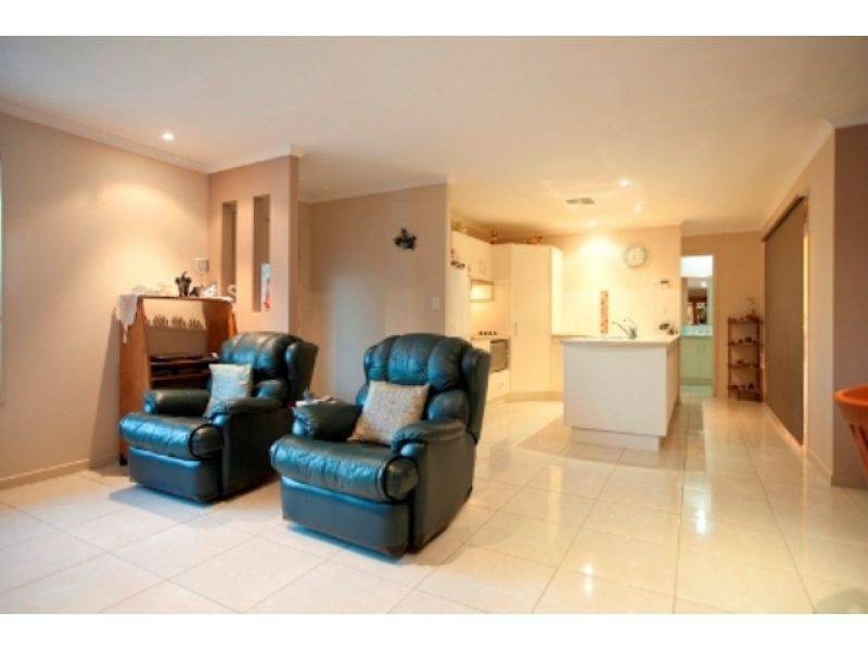 10 Rosewood Court, Southside QLD 4570