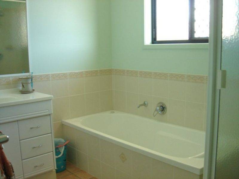 12 Manooka Drive, Rainbow Beach QLD 4581