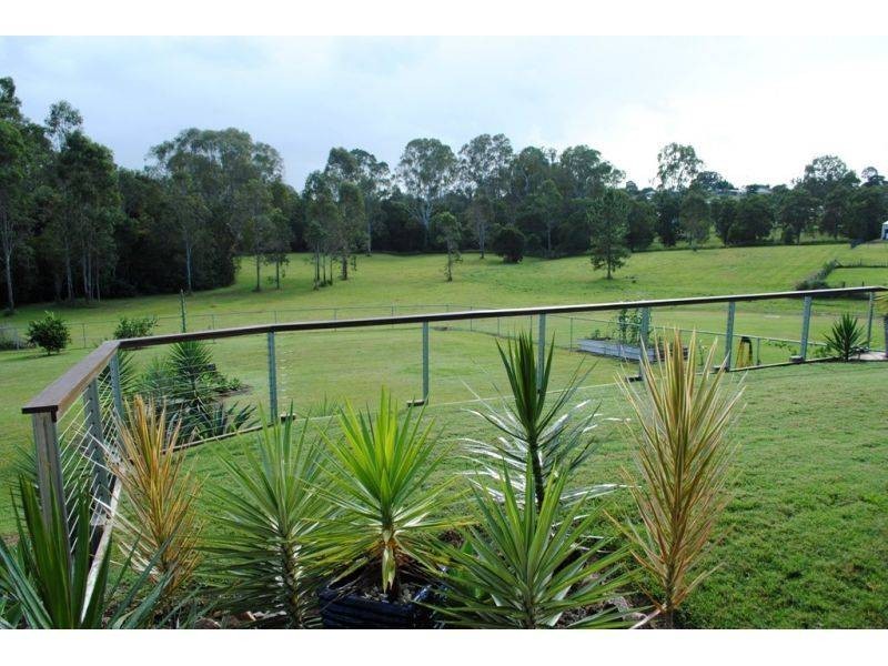 8 Langara Drive, Southside QLD 4570