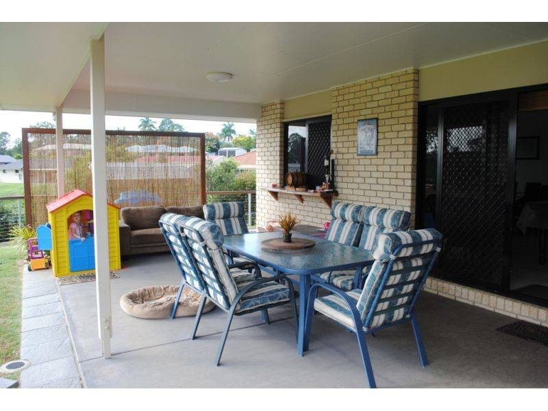 8 Langara Drive, Southside QLD 4570