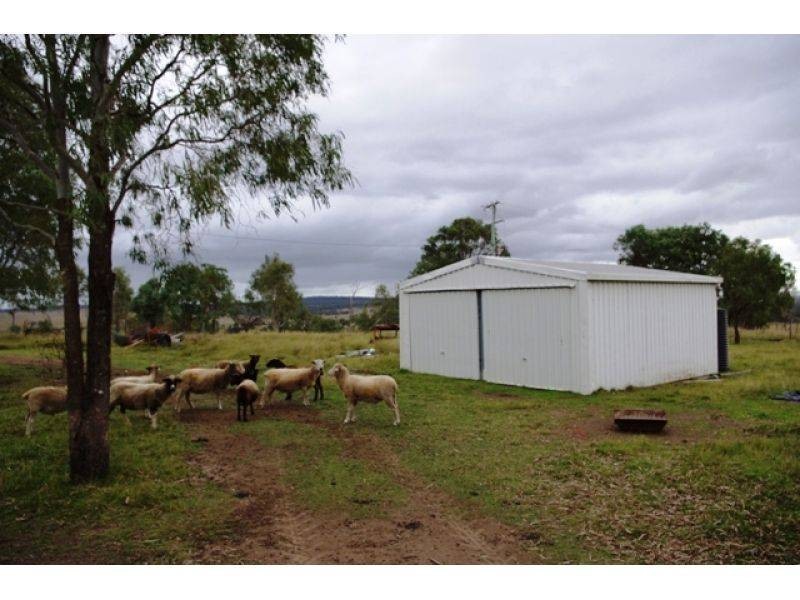 28 Pleystowe Road, Nanango QLD 4615