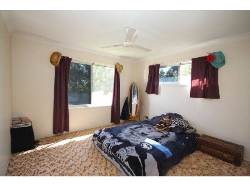 18 Eugene Street, Southside QLD 4570