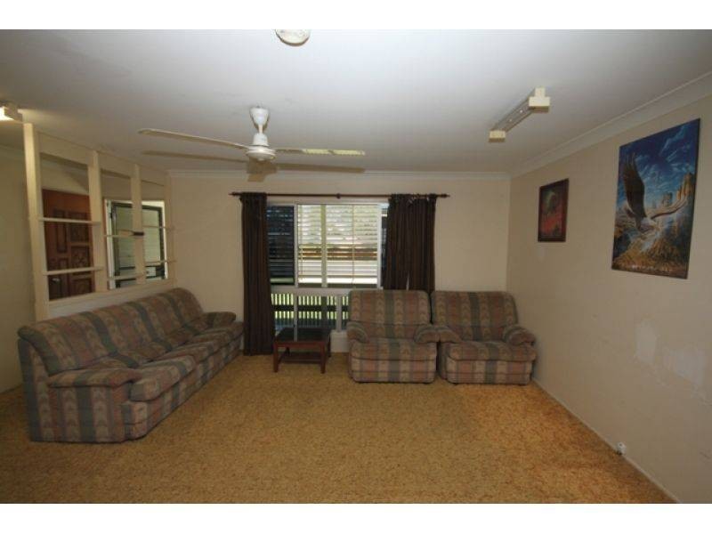 18 Eugene Street, Southside QLD 4570