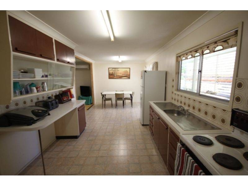 18 Eugene Street, Southside QLD 4570