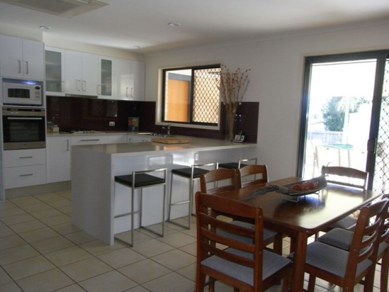 7 Elms Court, Southside QLD 4570