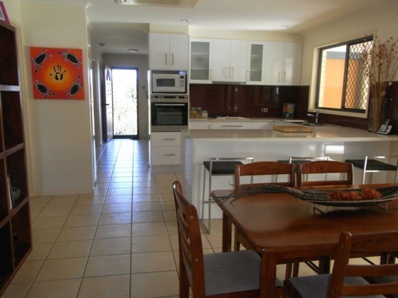 7 Elms Court, Southside QLD 4570