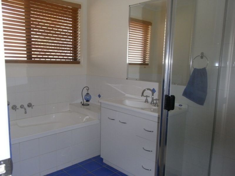 7 Elms Court, Southside QLD 4570