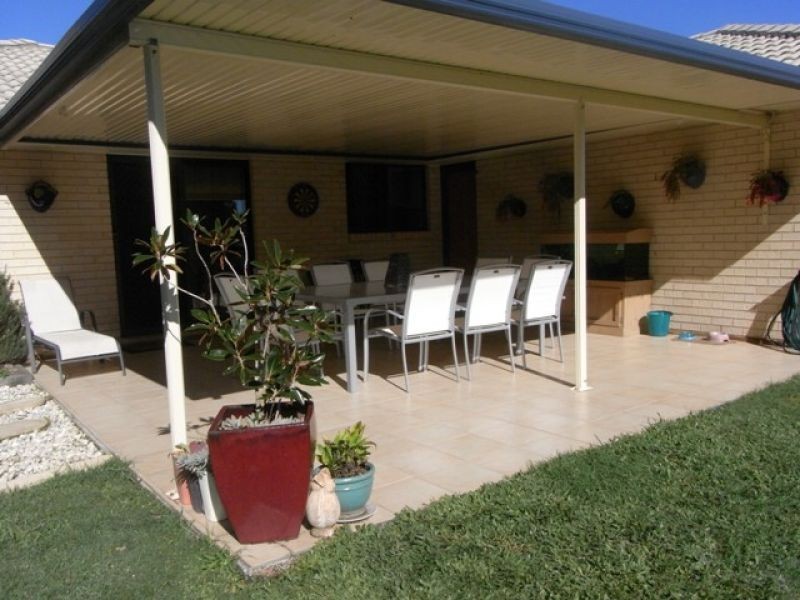 7 Elms Court, Southside QLD 4570