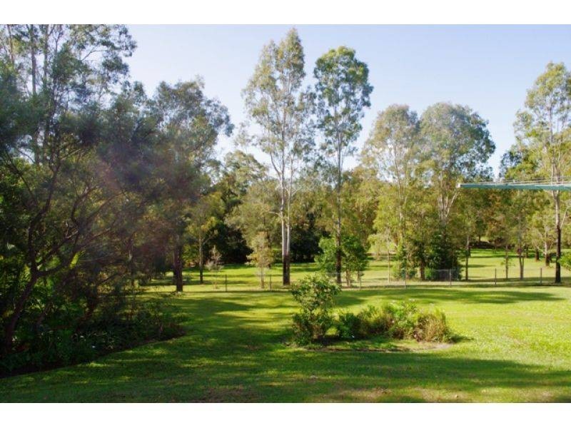 34 Emerald Drive, Southside QLD 4570