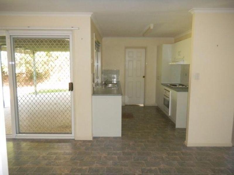 11 Fossickers Court, Southside QLD 4570