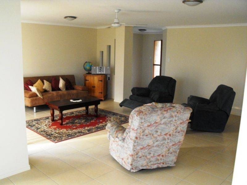 1 Grosvenor Court, Southside QLD 4570