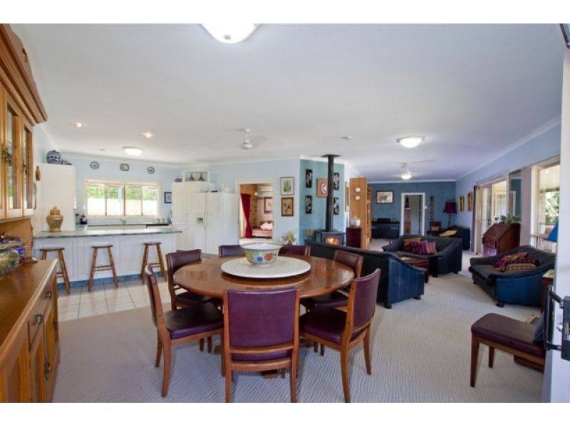 9 Megan Road, Southside QLD 4570