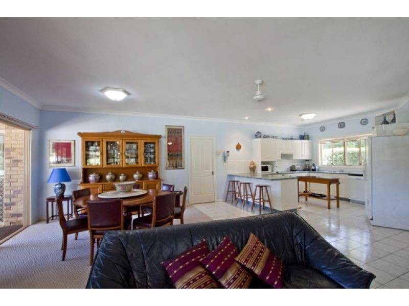 9 Megan Road, Southside QLD 4570