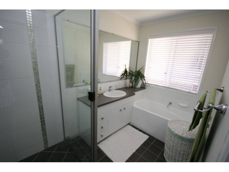 14 Rocklea Drive, Southside QLD 4570