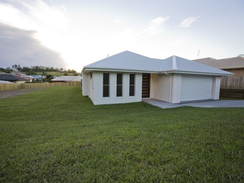 13 Decker Place, Southside QLD 4570