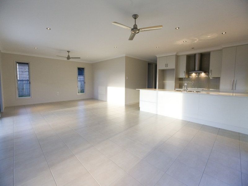 13 Decker Place, Southside QLD 4570