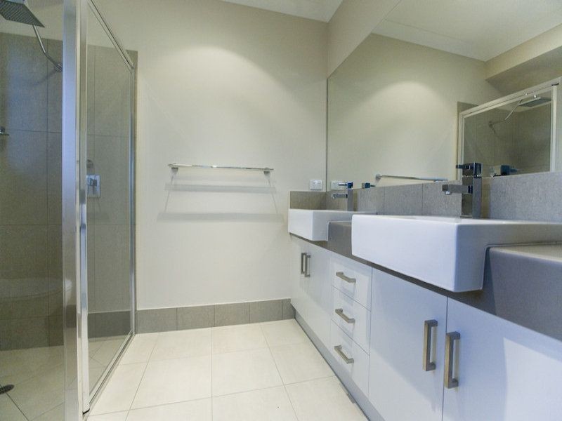 13 Decker Place, Southside QLD 4570