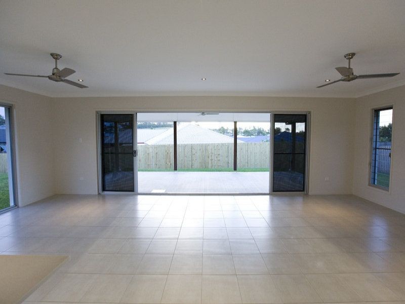 13 Decker Place, Southside QLD 4570