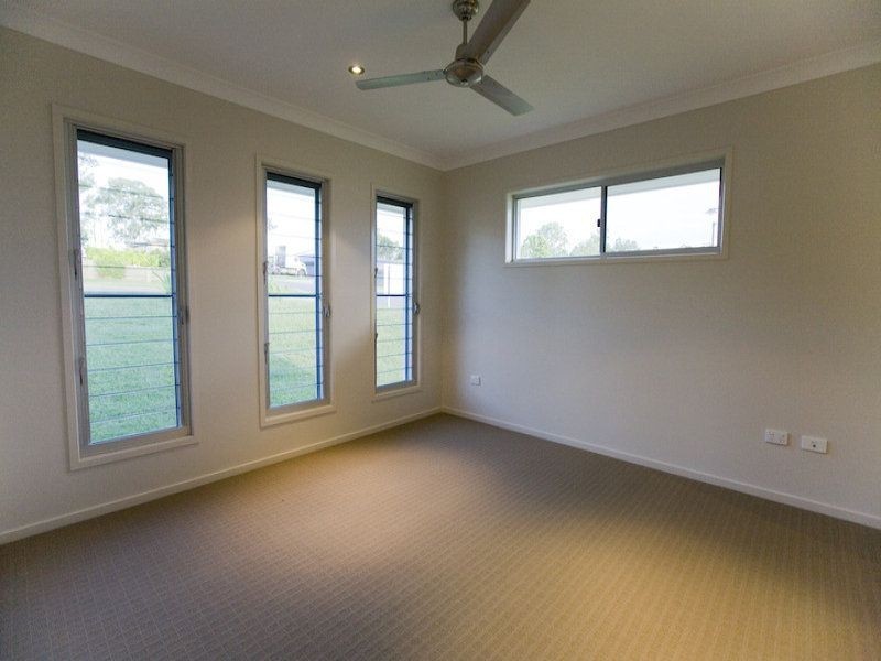 13 Decker Place, Southside QLD 4570