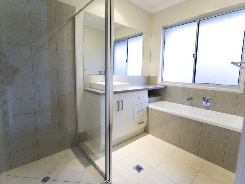 13 Decker Place, Southside QLD 4570