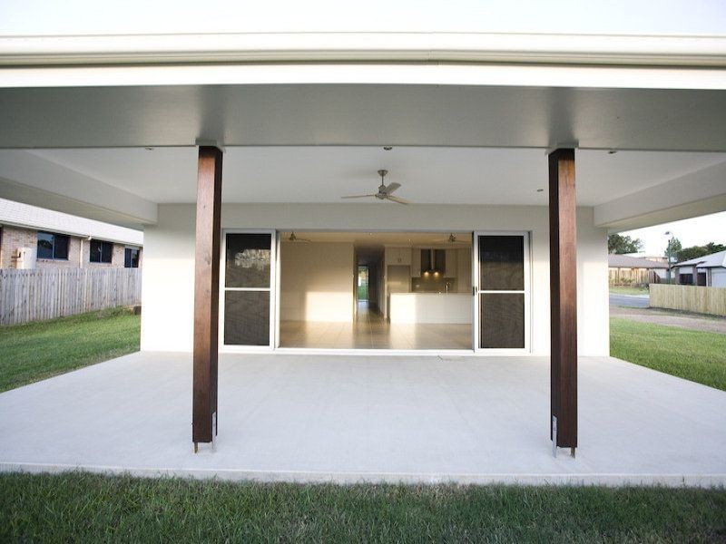 13 Decker Place, Southside QLD 4570