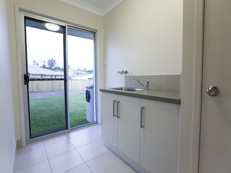 13 Decker Place, Southside QLD 4570