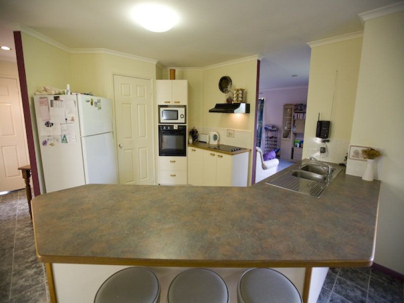 11 CHARLES Place, Curra QLD 4570