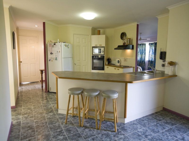 11 CHARLES Place, Curra QLD 4570