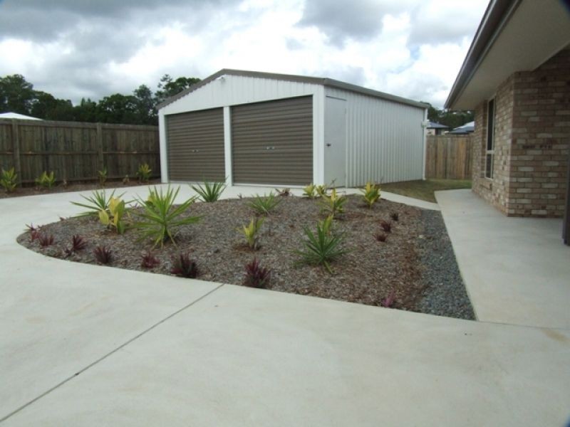 9 Decker Place, Southside QLD 4570