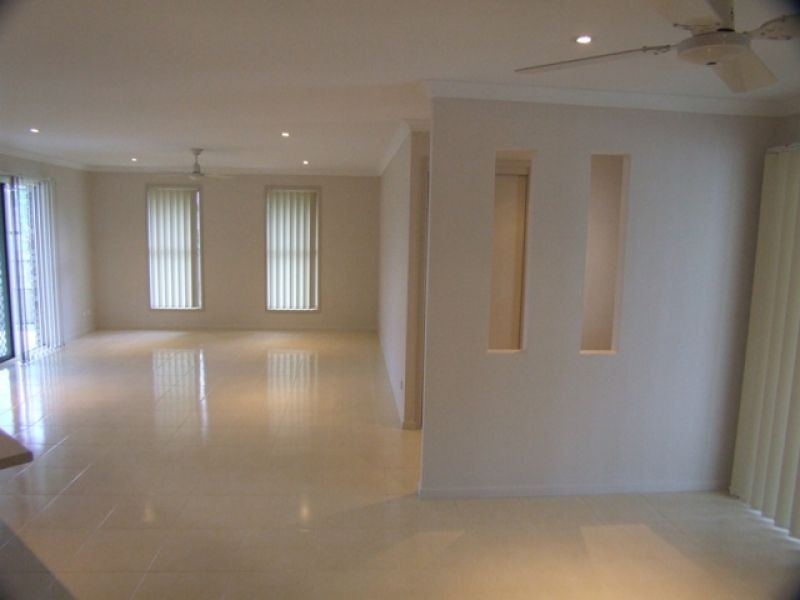 9 Decker Place, Southside QLD 4570