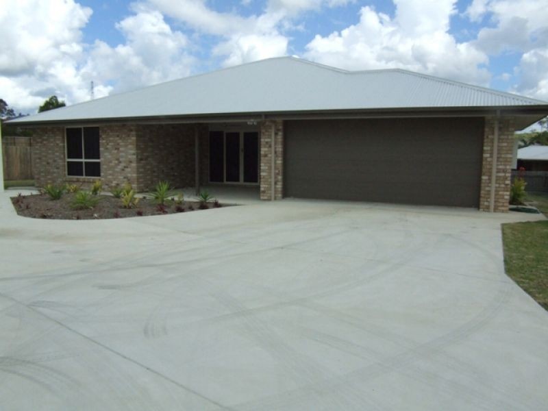 9 Decker Place, Southside QLD 4570