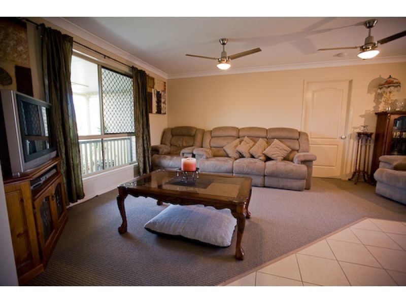 3 Archer Court, Southside QLD 4570