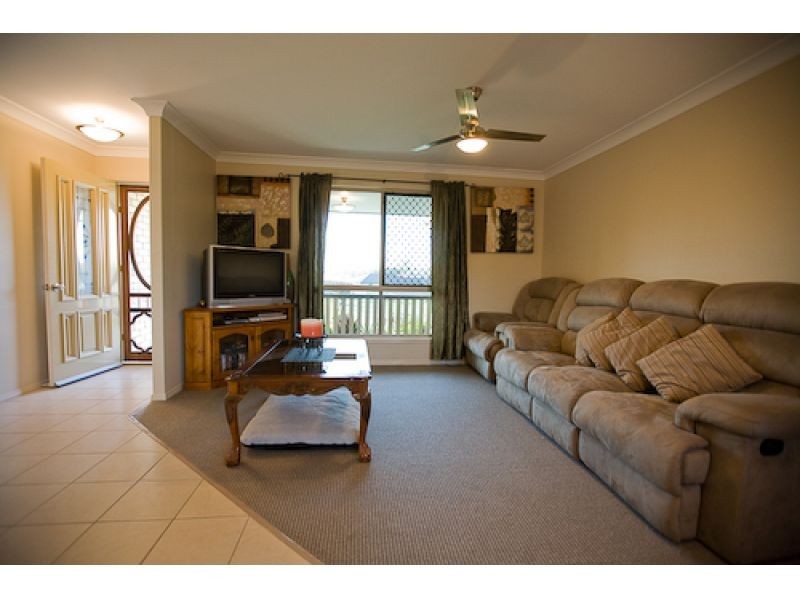 3 Archer Court, Southside QLD 4570