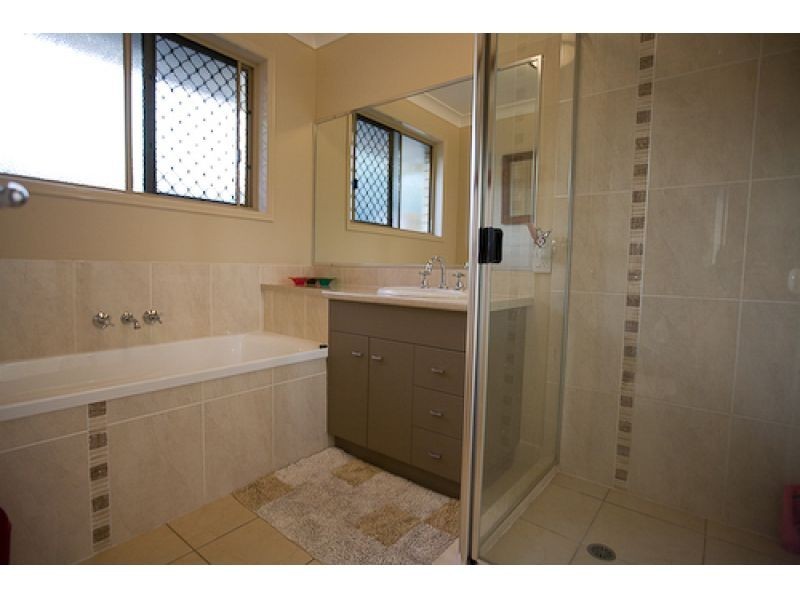 3 Archer Court, Southside QLD 4570