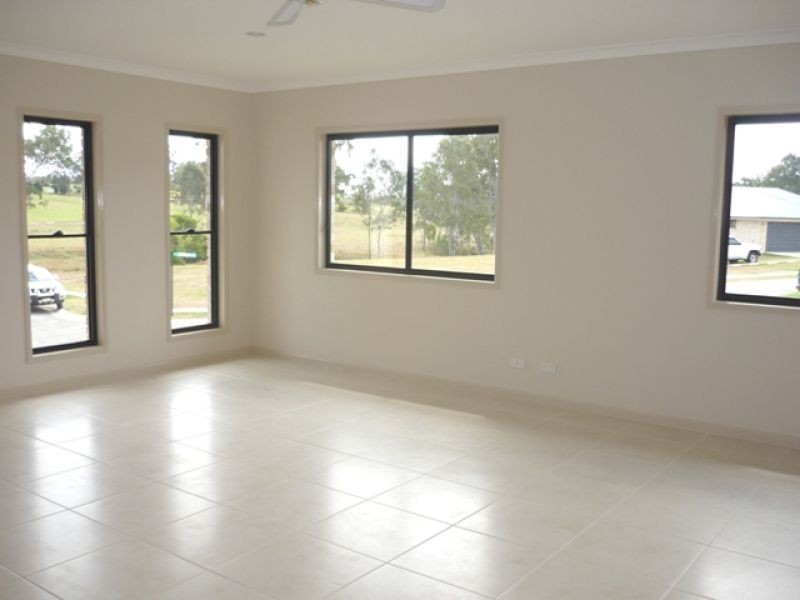 2 Chairmans Close, Jones Hill QLD 4570