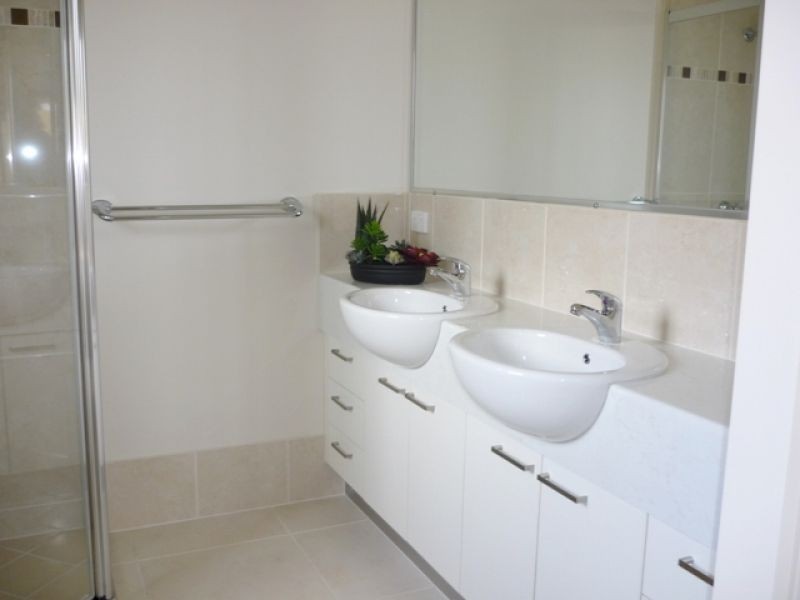 2 Chairmans Close, Jones Hill QLD 4570